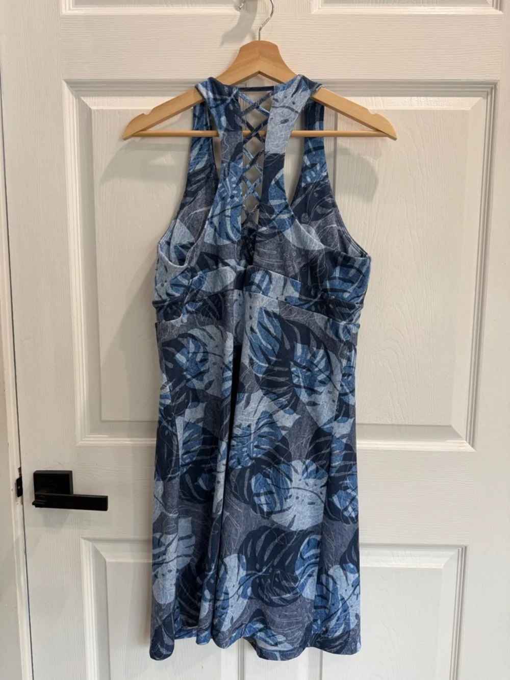 Blue Leaf-Print Sleeveless Dress - Picture 2 of 3